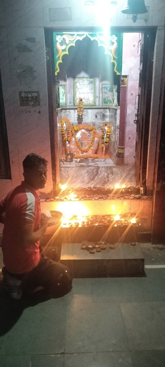 Ramdaya69540924's tweet photo. #शुभ_दीपावली 🎇🎆🎇🎇🎆🙏🙏
#दीपोत्सव 🎆🪔🎇🪔🪔🪔🪔🎇
जै जै जै हनुमान गोसाई कृपा करहु गुरूदेव की नाईं 🙏।
Celebrating #Deepotasav In My #Village after 19 years. @SachinPilot https://t.co/K2CSNfqUwu