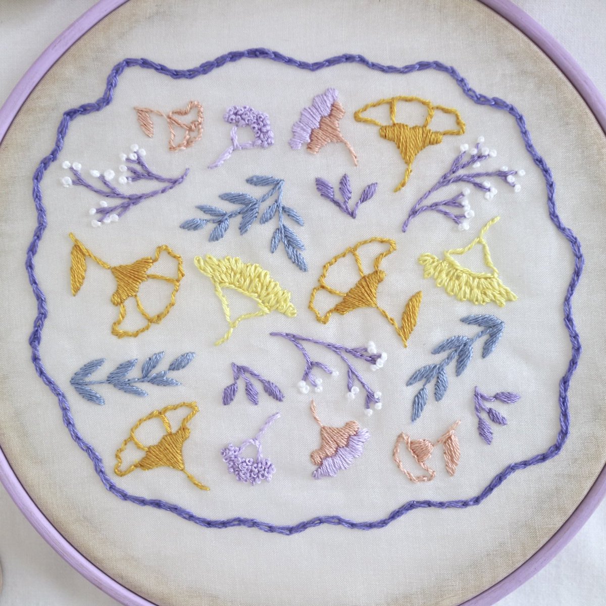 ace__n's tweet photo. 新作図案で久々にYouTubeアップしました〜
オーガンジー刺繍です。
https://t.co/4jvM413Y0L https://t.co/t39OXWngtL