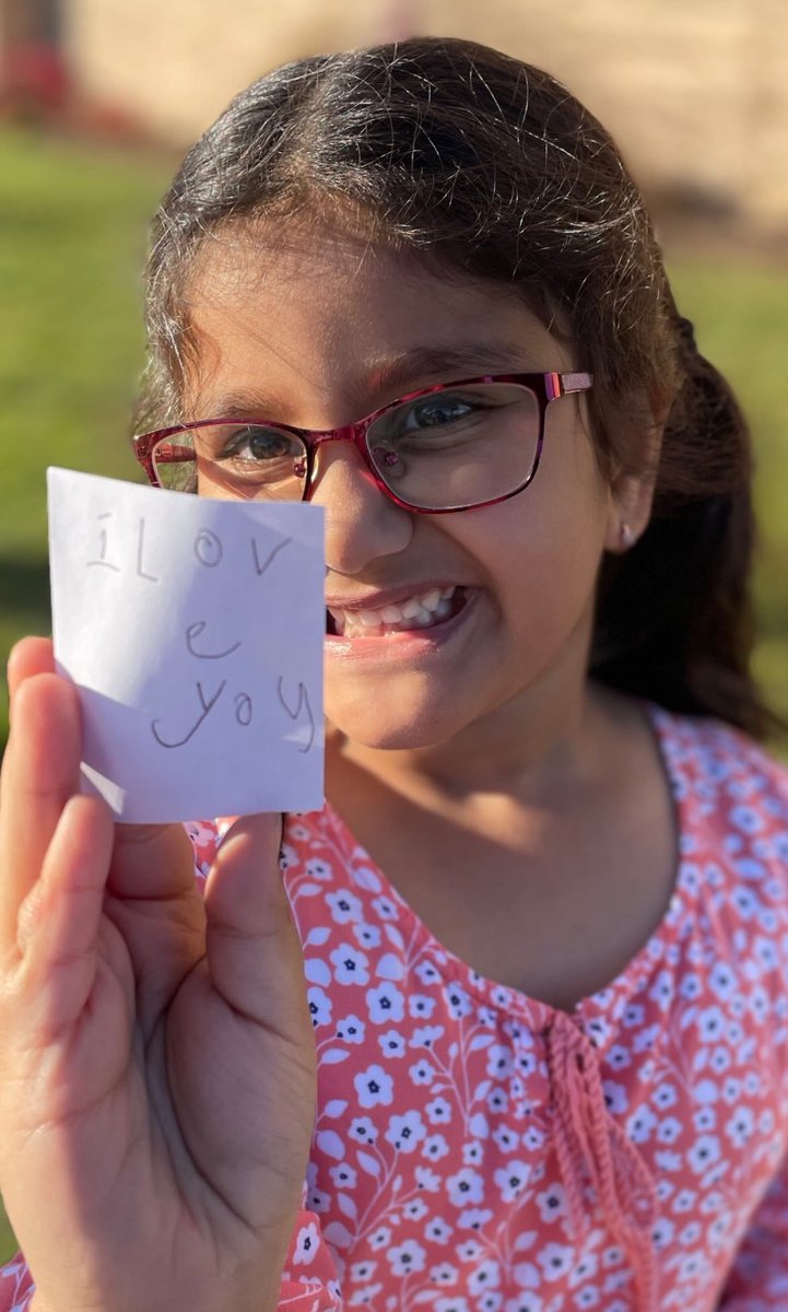 Elizabeth Russell tweet media