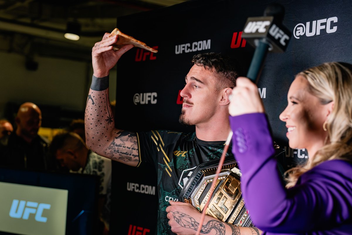 UFC_Asia's tweet image. Cheers to a job well done! 🍕

🏆@AspinallMMA truly deserves his post #UFC295 pizza party!