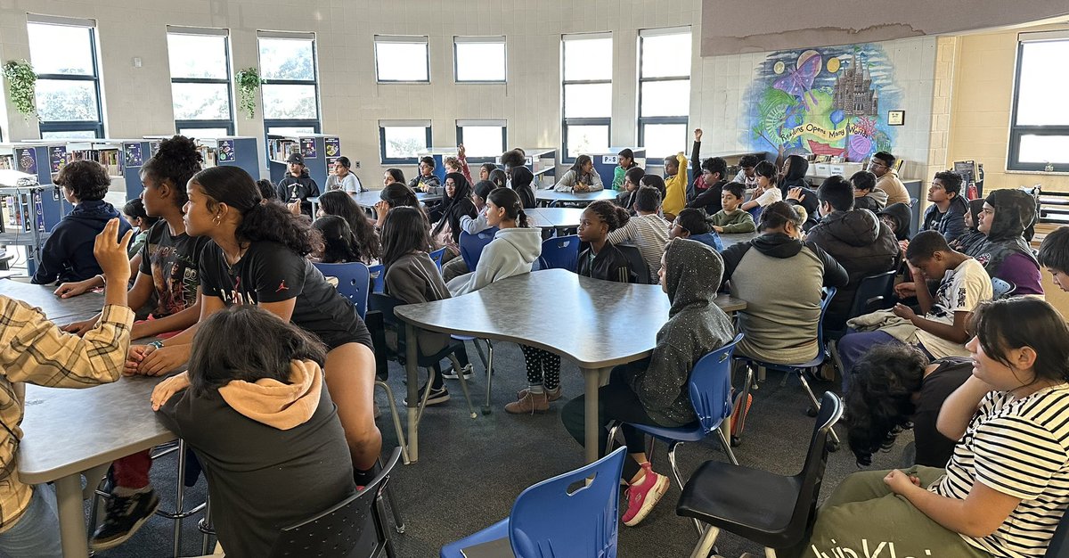 Ms_Bhatty's tweet photo. Thank you to our guest speaker from @Carleton_U for presenting to our grade 7 and 8 students @FletchersSrPS about the #CarletonEngineeringandDesign program. https://t.co/rEBqdi1xKK