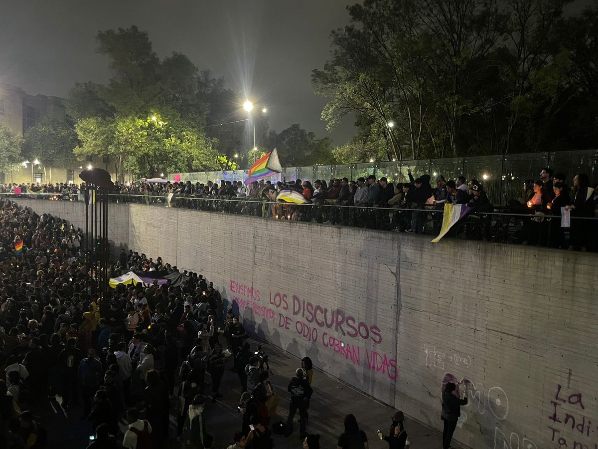 Adela_Micha's tweet photo. “Justicia, justicia y justicia”, exigen centenares de jóvenes por la muerte de le magistrade Jesús Ociel Baena. https://t.co/VHwn6PTZfs