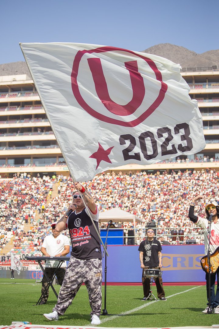 BomboDeLaBarra's tweet photo. Premiación🎉 | @LigaFutProf
@Universitario #Campeón2023
📸: Luis Del Águila
#LaFiestaDeLosCampeones🏆 https://t.co/E8oheaDe7w