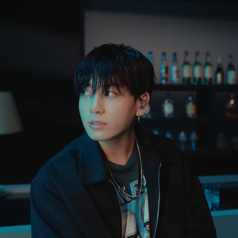 btschartsxdaily's tweet photo. #Jungkook performing “Closer To You” https://t.co/JIahDF8w3Y