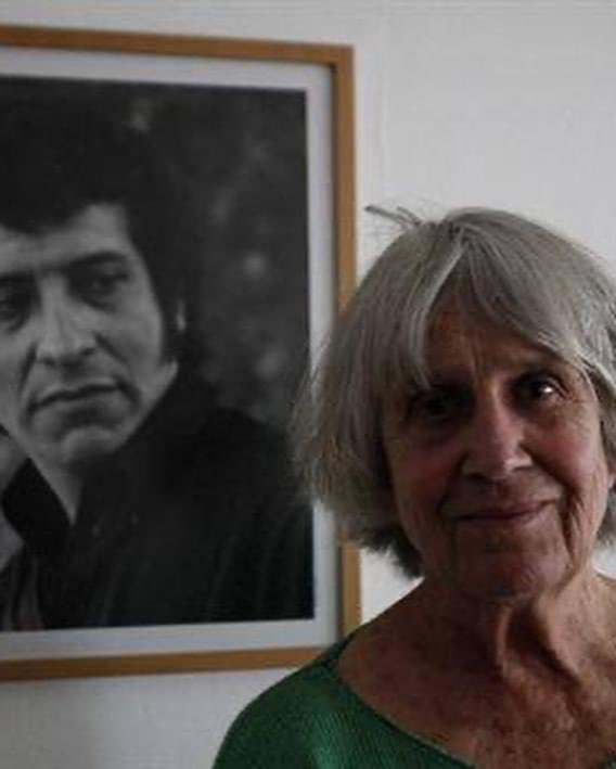 Te abrazamos en este viaje a la eternidad Joan. Que a la muerte te siga la danza que te unió para siempre a Chile y a nuestro Victor.
Enviamos nuestro cariño y apoyo a sus hijas, su familia y a toda la @fundacionvictorjara.