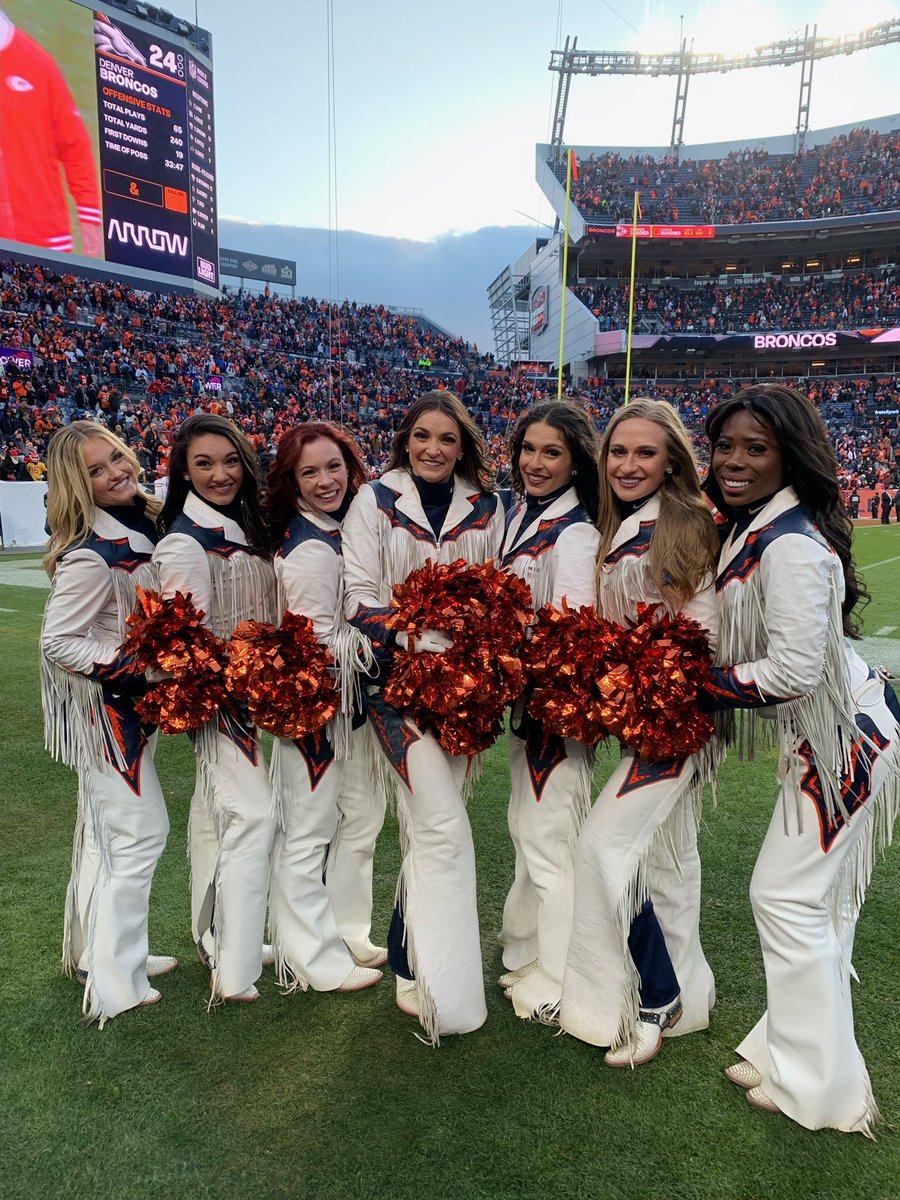 Monday night lights is something special ✨

#BroncosCountry #DBC2023 #DENvsBUF