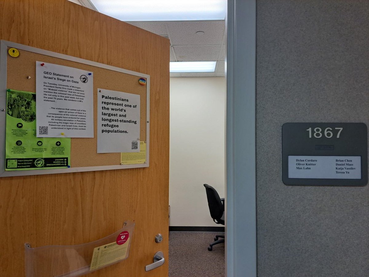 StopAntisemites's tweet photo. Imagine being a Jewish student attending after hours help and seeing this! https://t.co/e0eJocqygI