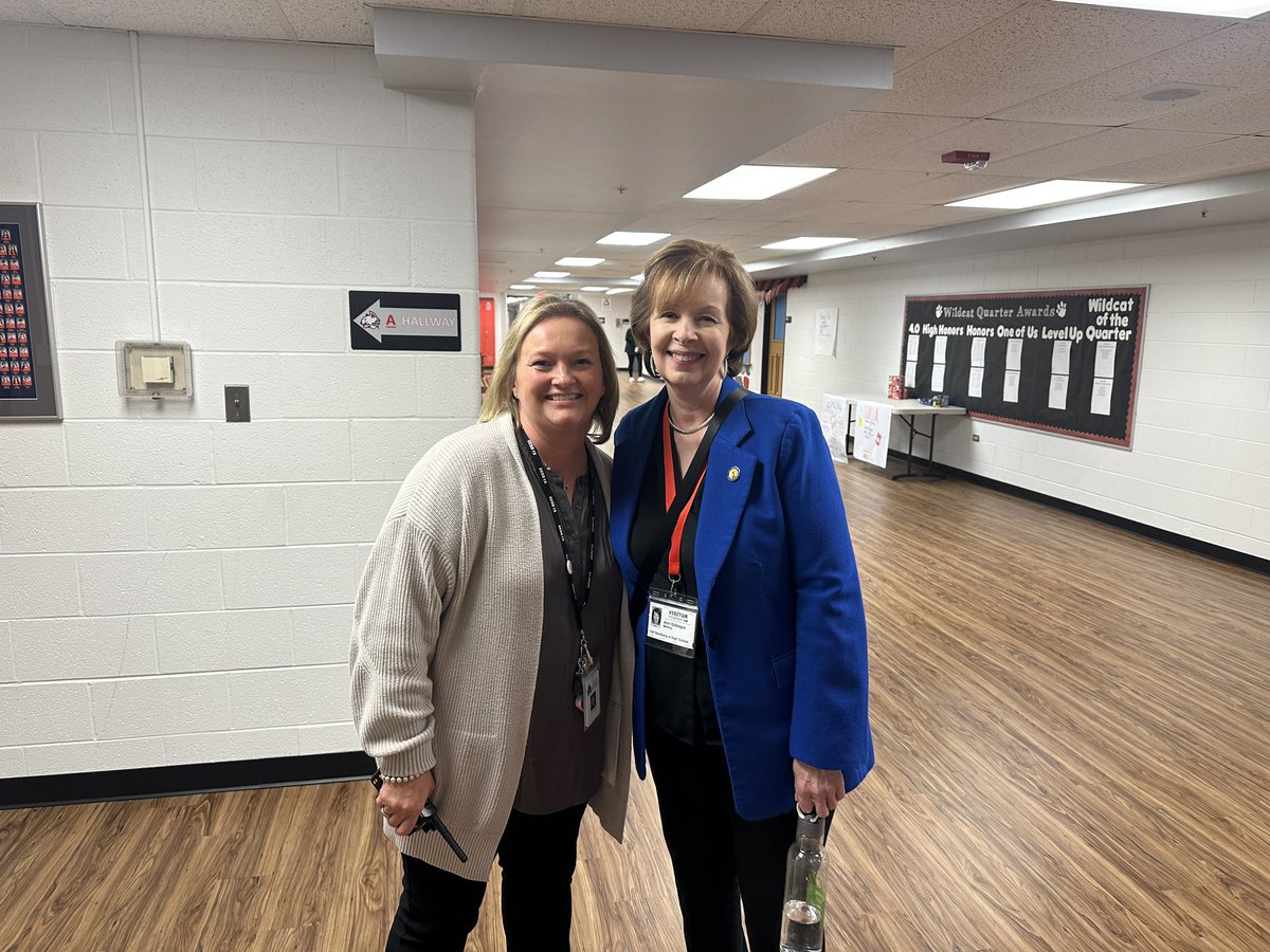 Carl Sandburg Middle School tweet media