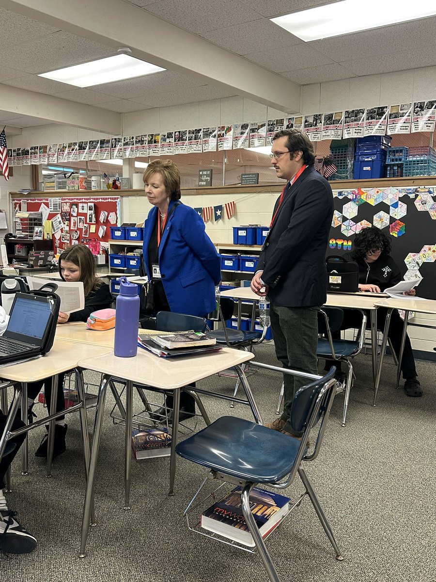 Carl Sandburg Middle School tweet media