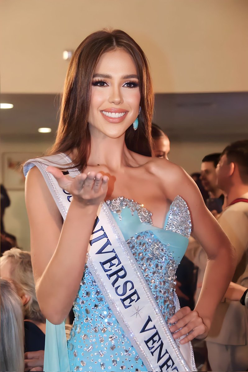 vendoCHVR's tweet photo. Temporada de #MissUniverse2023 
¿Qué les parece hasta ahora la participación de nuestra #MissVenezuela Diana Silva?
_
@MissVzla
_
#Chvr #MissUniverse #DianaSilva #CrecemosJuntos https://t.co/KC5gJX3pw2