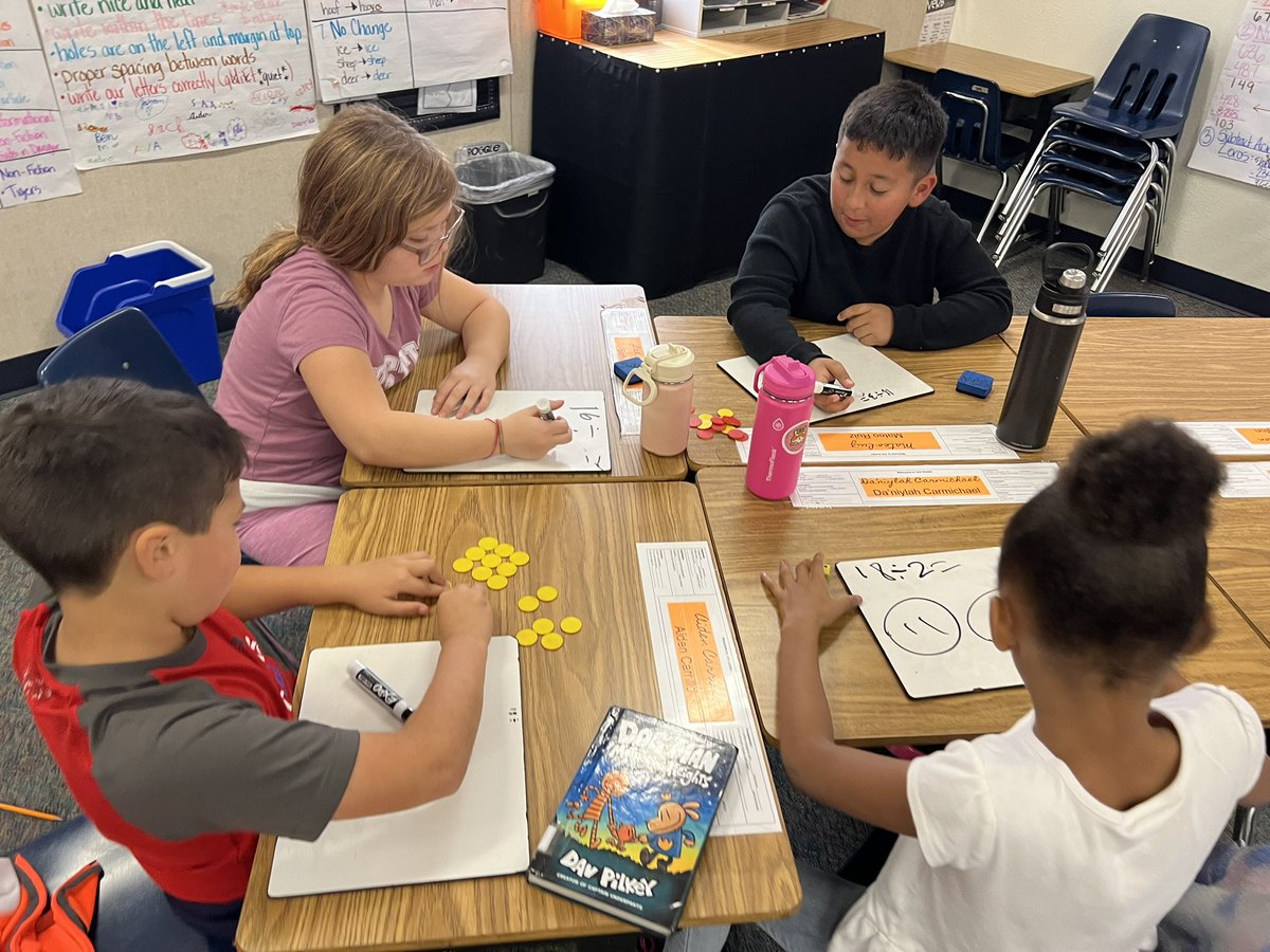 heald3rd's tweet photo. Starting out the week with strategies for Division! @minshewcolts1 #we❤️math #3rdgrade #minshewCOLTS #ShineBright https://t.co/AUijeEw70W