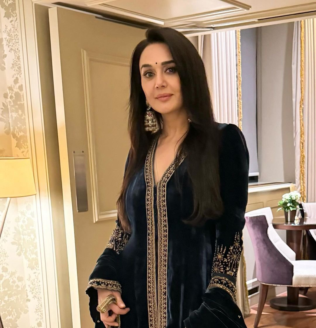 बस यू ही ❤️🪔💫🎉🪔 #दिवाली #पार्टी #टिंग।