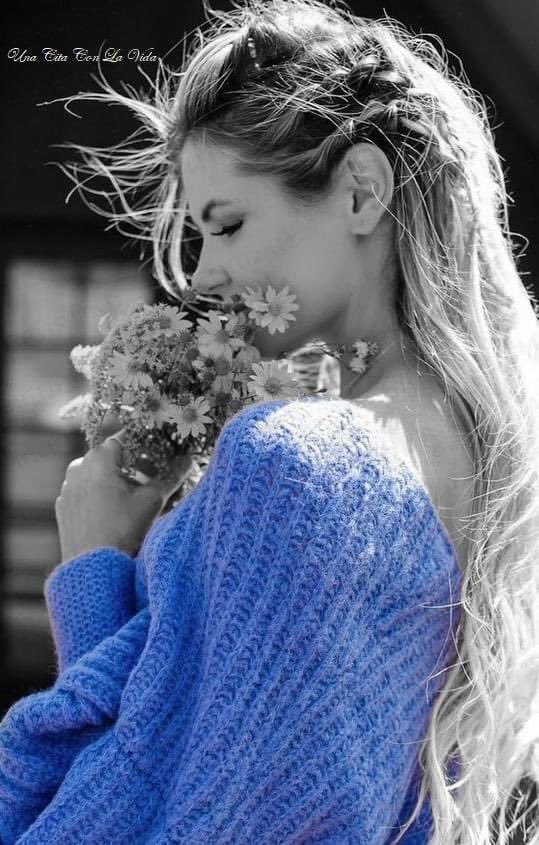 teresaf12276437's tweet photo. Vivir Creyendo...
Hay que vivir creyendo que todo puede mejorar. Que siempre existen nuevas puertas que nos llevan a descubrir caminos hacia mejores destinos. Que la vida es breve...que las oportunidades llegan y se van. Que hoy es el día para recuperar. Que todo pasa por una razón. Que aprovechar es mejor que lamentarse…
Hay que vivir creyendo que se va por el camino adecuado...mientras los desafíos y las elecciones estén ceñidas de valor...no de miedo. Mientras las decisiones sean enfrentadas con sabiduría...no en medio de un impulso. Mientras en los actos prevalezca el amor...no la hostilidad. Mientras se esté más concentrado en sentir que en ver…
Hay que vivir creyendo que la felicidad está en el intentar una y otra vez...en la palabra dócil...en el abrazo empático.
Creer que la grandeza está en el alma que se emociona...agradece y comparte las pequeñas bellezas del viaje… "