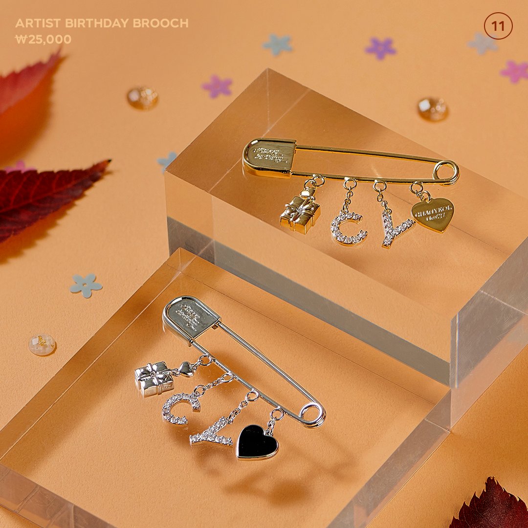 smtown_andstore's tweet photo. CHANYEOL의 생일을 기념하는 ARTIST BIRTHDAY BROOCH&amp;BIRTHDAY CARD를 만나보세요!🥳   

🔹 ONLINE 
✔ 판매일시 : 2023. 11. 27 (MON) 14:00 (KST) ~ 2023. 11. 29 (WED) 23:59 (KST) 
🔹 OFFLINE 
✔ 판매매장 : KWANGYA@SEOUL 
✔ 판매일시 : 2023. 11. 27 (MON) 매장 오픈시부터~ https://t.co/whH4645ecd