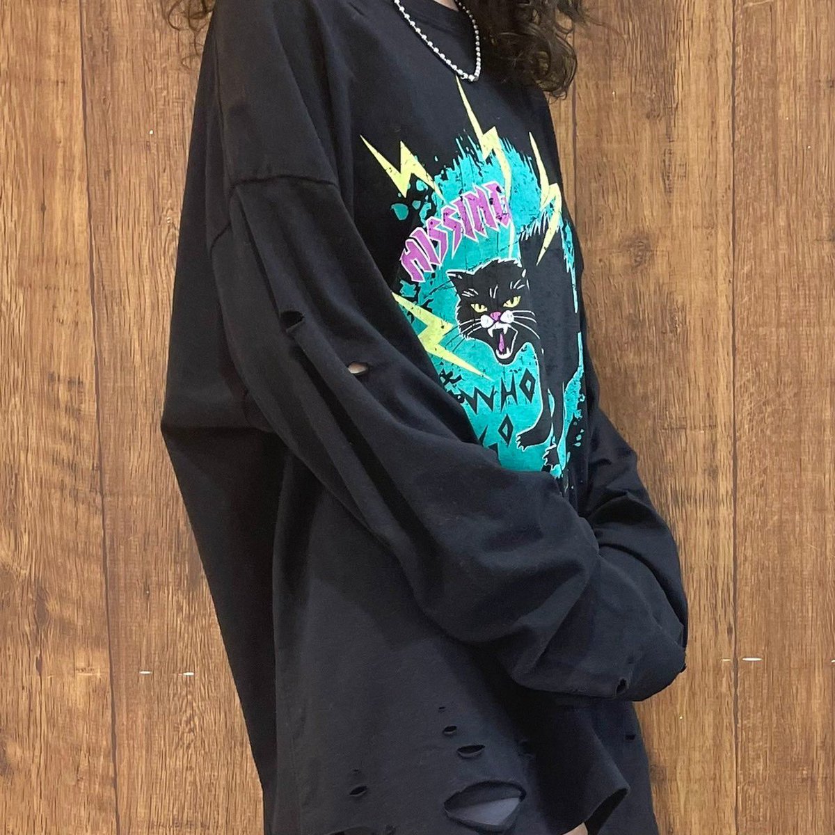 お客様snap📸

人気の【CAT】LONG SLEEVE TEEを素敵に加工してくださりました👏

自分だけのオリジナル感がより愛着湧きますね🐈💕
プリントの猫ちゃんが怒って引き裂いたなんていうイメージも🤭❤️

いつも素敵なアレンジをありがとうございます🙇‍♀️

本日は、ひなのと石田さんでお待ちしてます🎡🐥🐼🎢