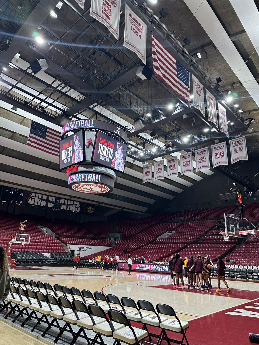 LilyGarofalo89's tweet photo. Cheered at the Women’s basketball game on Saturday! So much fun. #APR325 https://t.co/SKgVgYKmyq
