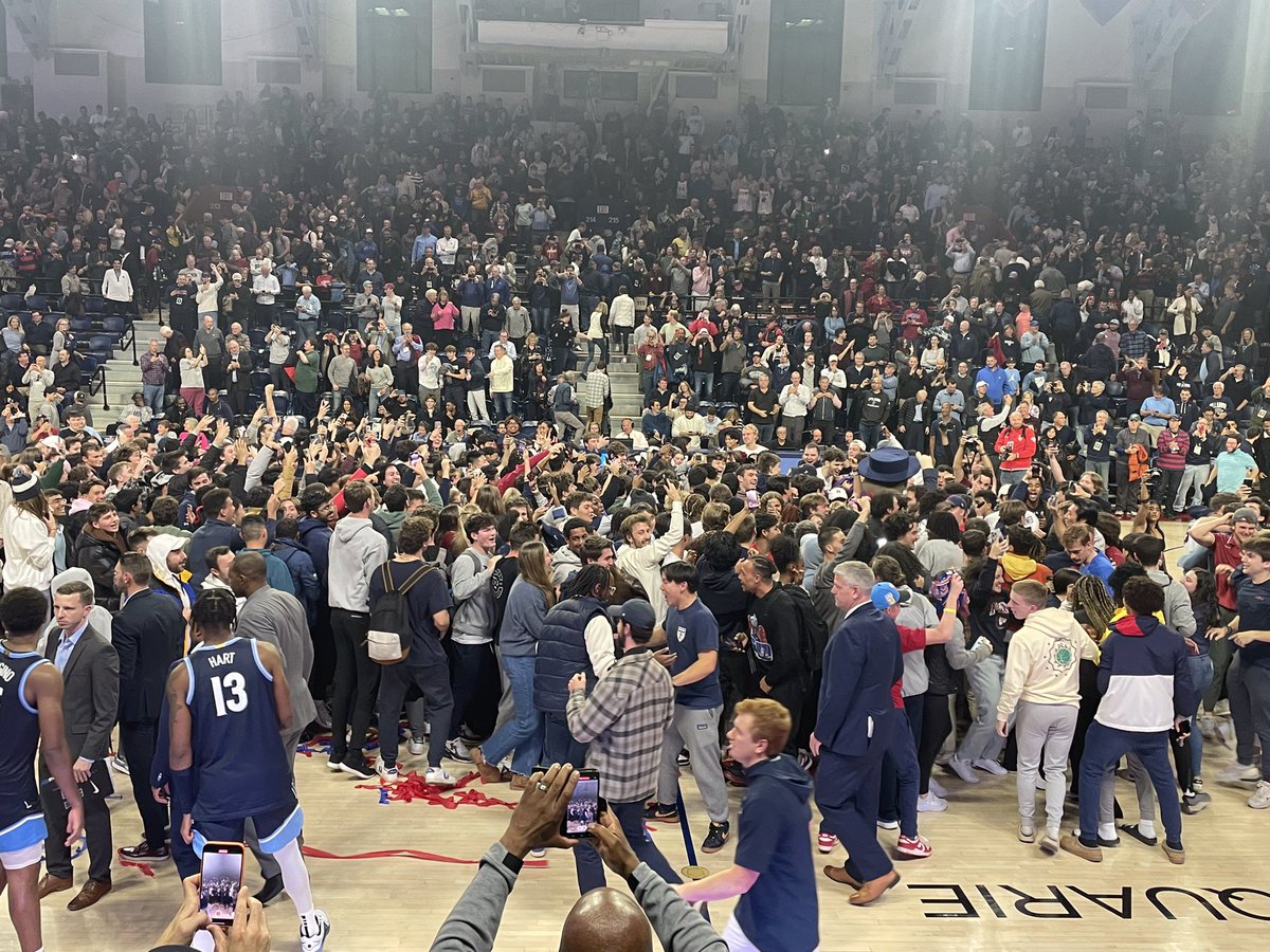PennEVP's tweet photo. It’s been a tough semester on campus this Fall but tonight we had some joy courtesy of @PennMBB @Penn Huge victory over Villanova!! Go Quakers! https://t.co/JX90kS13Ag
