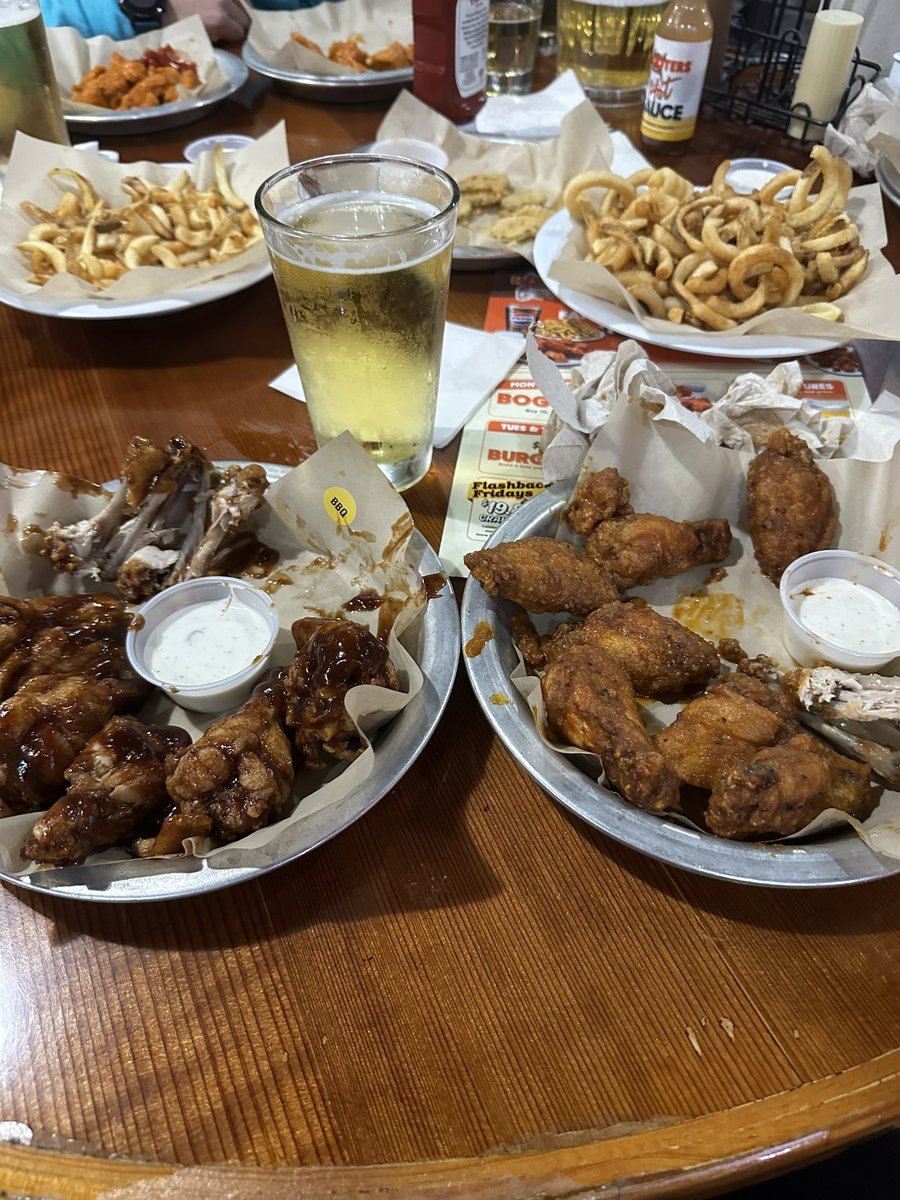 I am once again eating hoots wings. #vivalahooters