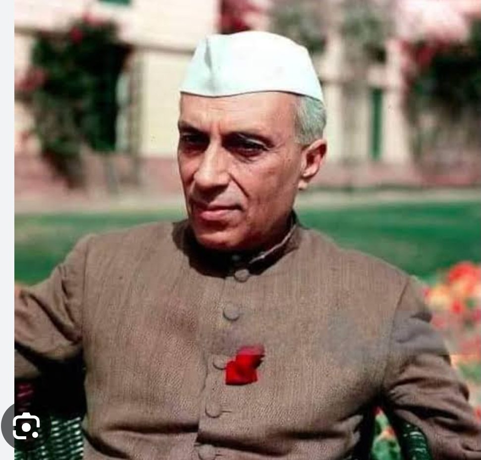 आधुनिक भारत के जनक पंडित जवाहरलाल नेहरू को नमन 🌹🙏 अगर नेहरू जी भी मंदिरों के घंटे बजाते रहते, ना भाखडा सरदार सरोवर होता, ना शानदार शिक्षा स्वास्थय सरकारी संसथान होते 🤷‍♂️