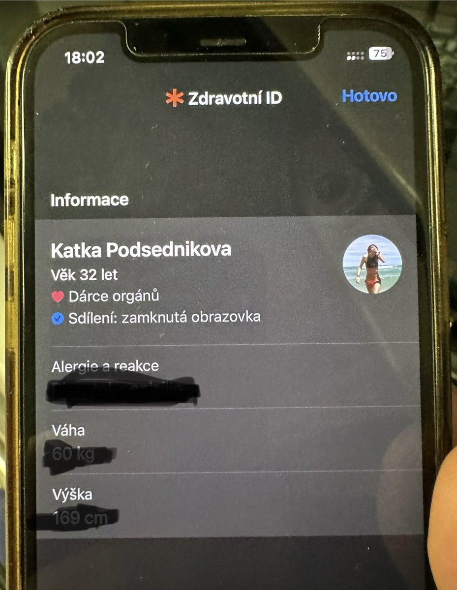 KearneyFA's tweet photo. @flySFO found iPhone on Airtrain Blue and handed to @united bag agent in Terminal 3. Think language is #slovak so if anyone identifies Katka, let her know pls. https://t.co/1i6wLwufbB