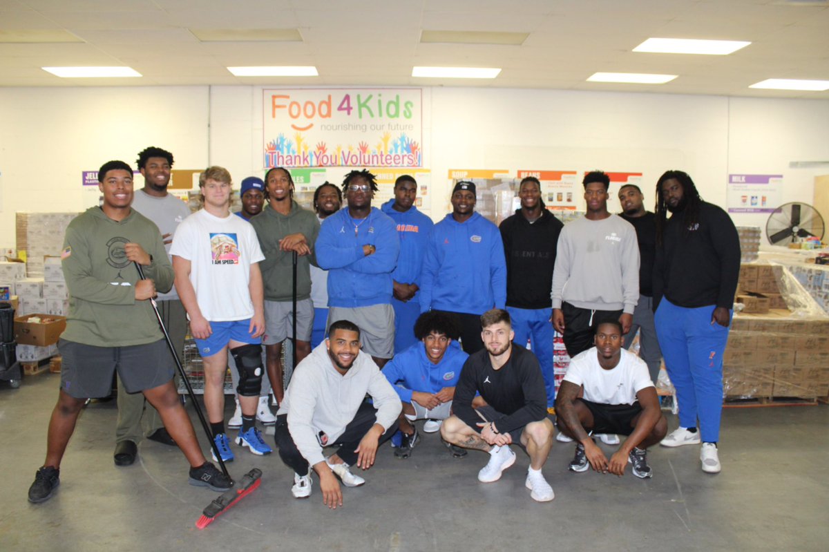 The holidays are right around the corner and I am so glad that I am able to support our community by feeding hungry kids! Join me in supporting <a href="/F4KNFL/">Food4Kids Florida</a> this holiday season! @FL_Victorious #FVFoundation 🧡💙
