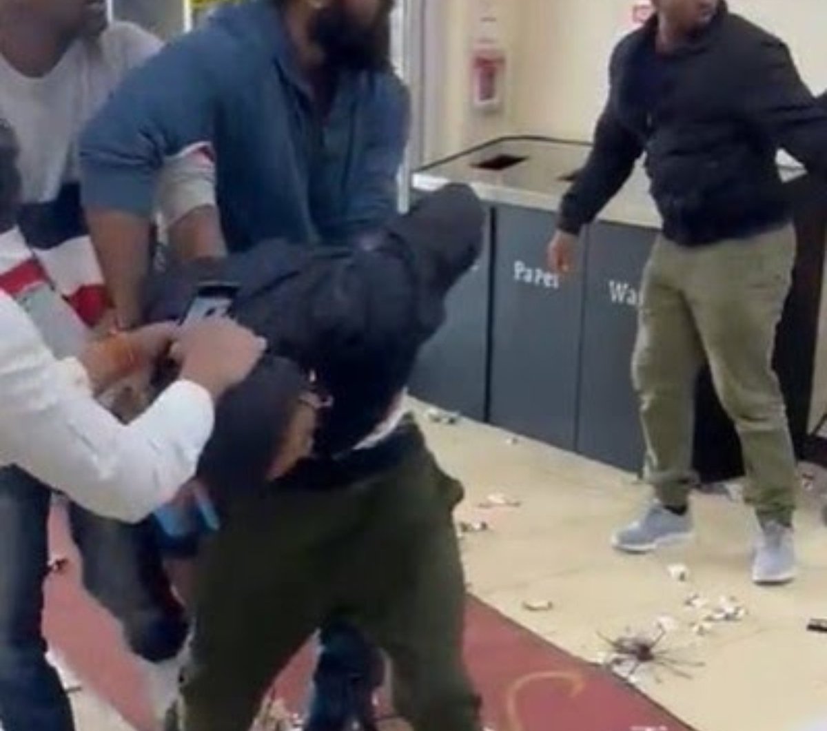 TamilWorldstar's tweet photo. Multiple Tamil men charged with assault after taking down robbers at Majestic City Mall https://t.co/IFB7qx0b7Y