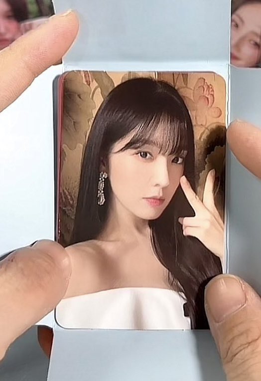 ireneeebaeee's tweet photo. IRENE CHILL KILL SMINI PHOTOCARD https://t.co/dxQZcudxco