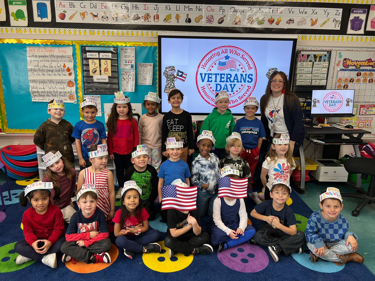 MrsDriscoll_'s tweet photo. Thank you to our Veterans for your service! We hope you liked our cards! 
🇺🇸❤️🤍💙🇺🇸 https://t.co/X1gXi1EDse