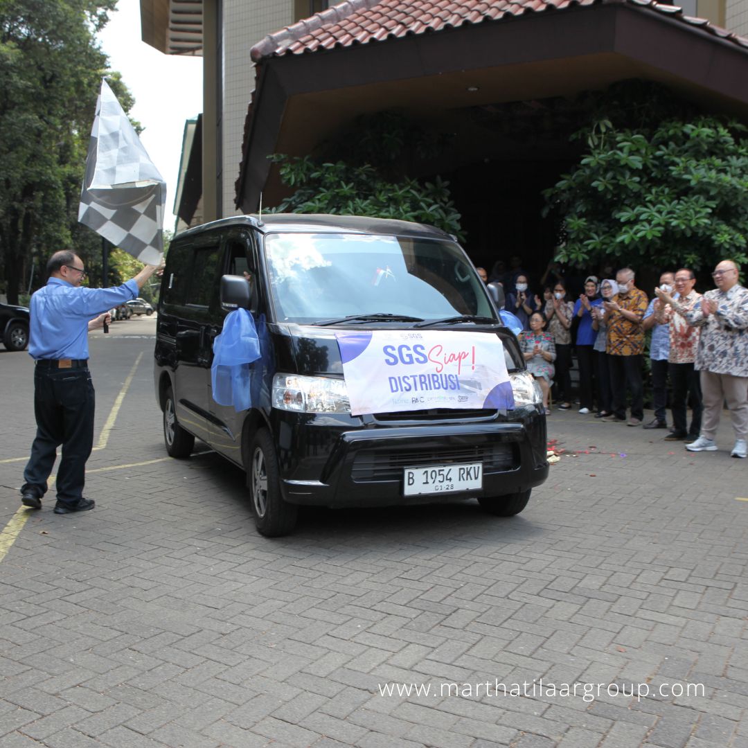 Momen saat CEO Martha  Tilaar Group, Dr. Kilala Tilaar, bersama Founder #MarthaTilaarGroup,  DR.(H.C) Martha Tilaar, meresmikan lini distribusi salah satu unit  bisnisnya, yaitu PT Sinergi Global Servis (PT SGS). Informasi lengkap, follow Instagram @/martha_tilaar 😃