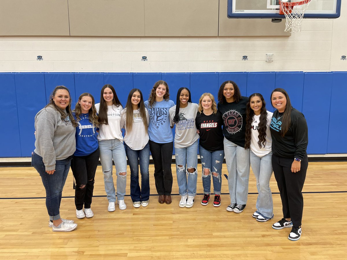 Congrats to our athletes on signing to play at the next level. We are so proud of you all🩵

<a href="/HarlanHawks_SB/">Harlan Hawk Softball</a> <a href="/NISDHarlan/">Harlan High School</a> #HawkYeah
