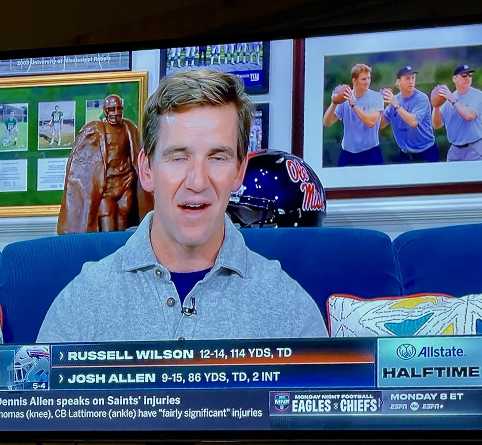 teeeehall's tweet photo. @EliManning #MondayNightFootball #ESPN 

Eli...padded hangers are your friend. https://t.co/ijJASfOwq8
