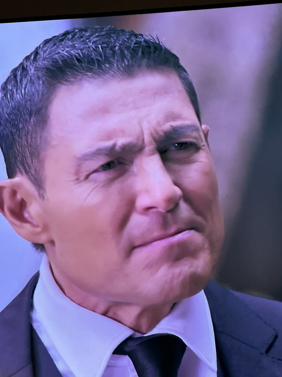 marcomeza's tweet photo. Muy lento el primer capítulo de #ElMaleficio , no hay intriga , miedo, suspenso , nada . #FernadoColunga lleno de Botox ya ni actuar puede. Parece telenovela de #SofiaCastro sale en muchas escenas . Lo mejor fue que revivieron a Ernesto Alonso gracias a la IA . https://t.co/zr4rYa8Rsr