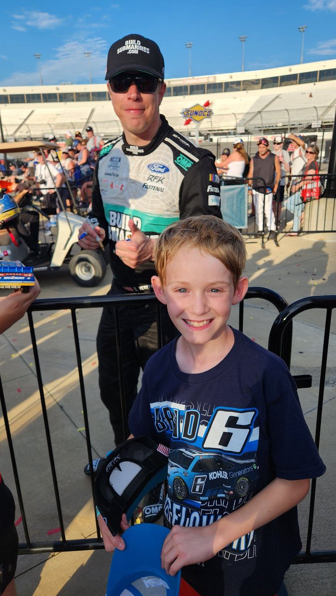 merceriusv's tweet photo. Hanging with this kid at Richmond. @RFKracing @keselowski https://t.co/Bbp3Rp4cHa
