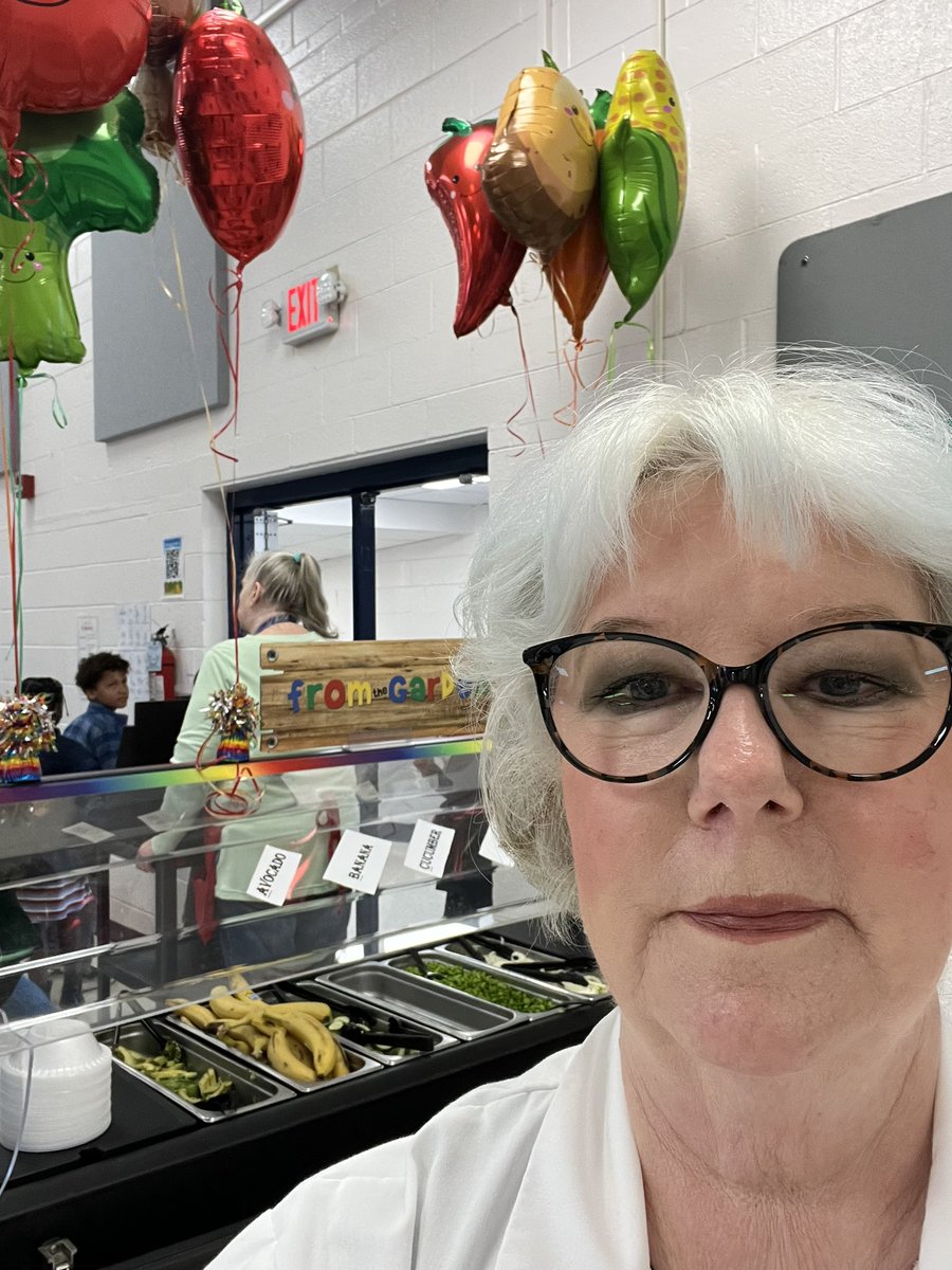 SwedishChefFHSD's tweet photo. A-Z Salad Bar at Becky David this week 🎈 https://t.co/PjDWOhCuyv