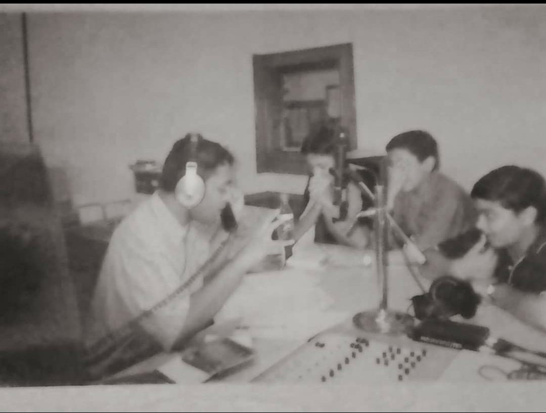 🎧 Reflecting on Nov 14th each year takes me back to my radio days, particularly hosting 'Knowledge Radio Quiz'. Imagine the vibrant energy as children from schools and NGOs in Mumbai joined me in the studio, going LIVE On Air over 12 years on AIR, Mumbai 📻
@SirurS