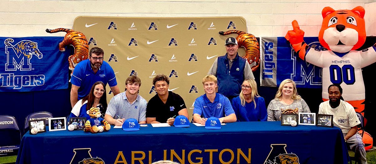 Congratulations to these young men on making it official today! ✍🏼

<a href="/DeberryEli/">eli deberry</a> <a href="/JPITTS05/">Jack Pitts</a> <a href="/CarterMckay35/">Carter Mckay</a> 

#NextLevel🐅