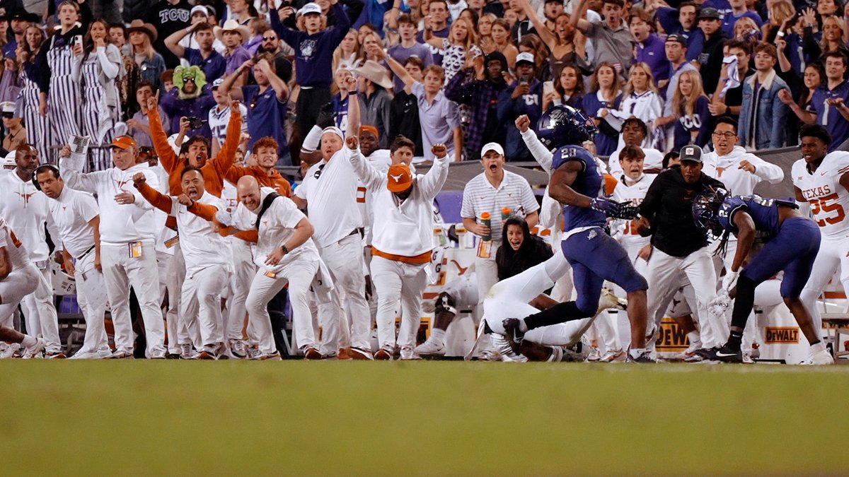 TexasFootball's tweet photo. It's the reactions for us https://t.co/0fj85W1DR5