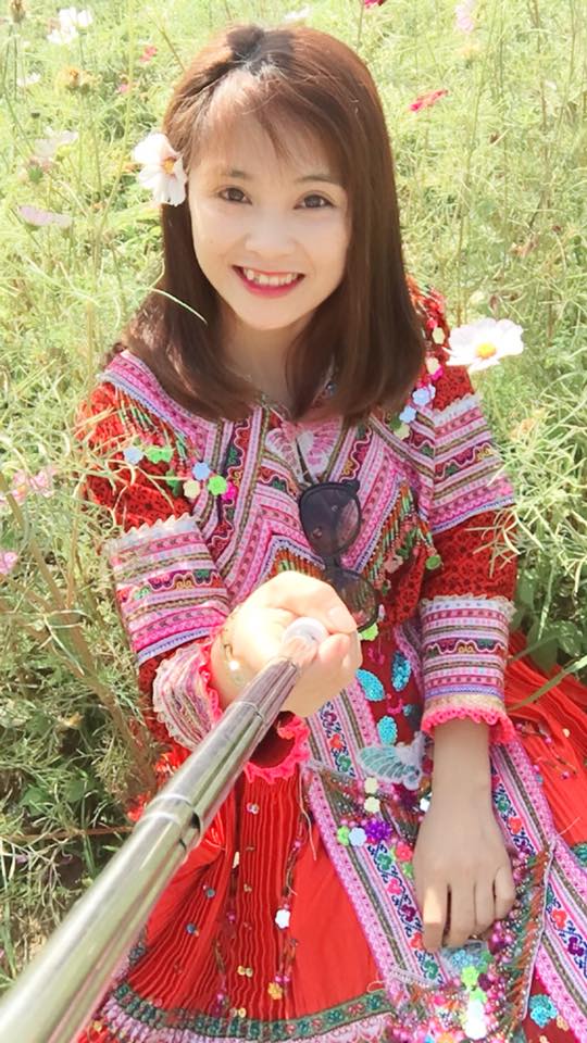 Tại vì thích em nhiều quá nhưng em lại nói là "à lôi" (à lôi noọng)
Cũng định solo Hiphop cùng với trai bản nhưng mà thôi
Anh gửi vào trong câu rap cho em dính cả thính, cả mồi
Nhà em có tới mấy quả đồi, ừ thì anh cũng tính cả rồi
À lôi
#BTC #Cryptor #HaGiang