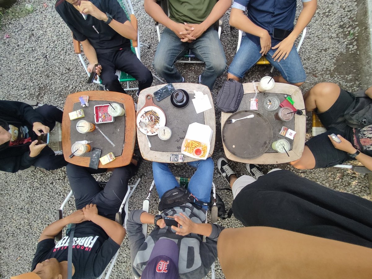 Imronoss's tweet photo. Lebih ke Arah Gak jelas. https://t.co/isxrOc6297