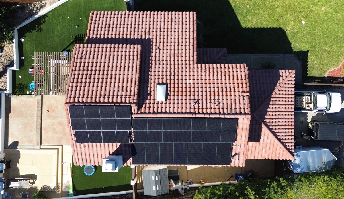 8 kWpDC, S-Tile, Panels: @Hyundai_Global 400W, Inverters: @Enphase IQ8+

Bonita, CA