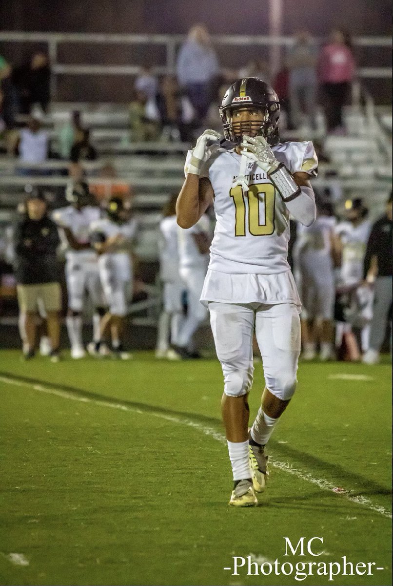 DrhonJackson5's tweet photo. Blessed to be named 2nd team All-Jefferson District. I wouldn’t be anywhere on this list without my family, my team, and my coaches. #GoldStandard #ProtectTheStable #Ball4Maddox @M_Hicks_MHS @MHSMustangfball https://t.co/RAYsENyAEu