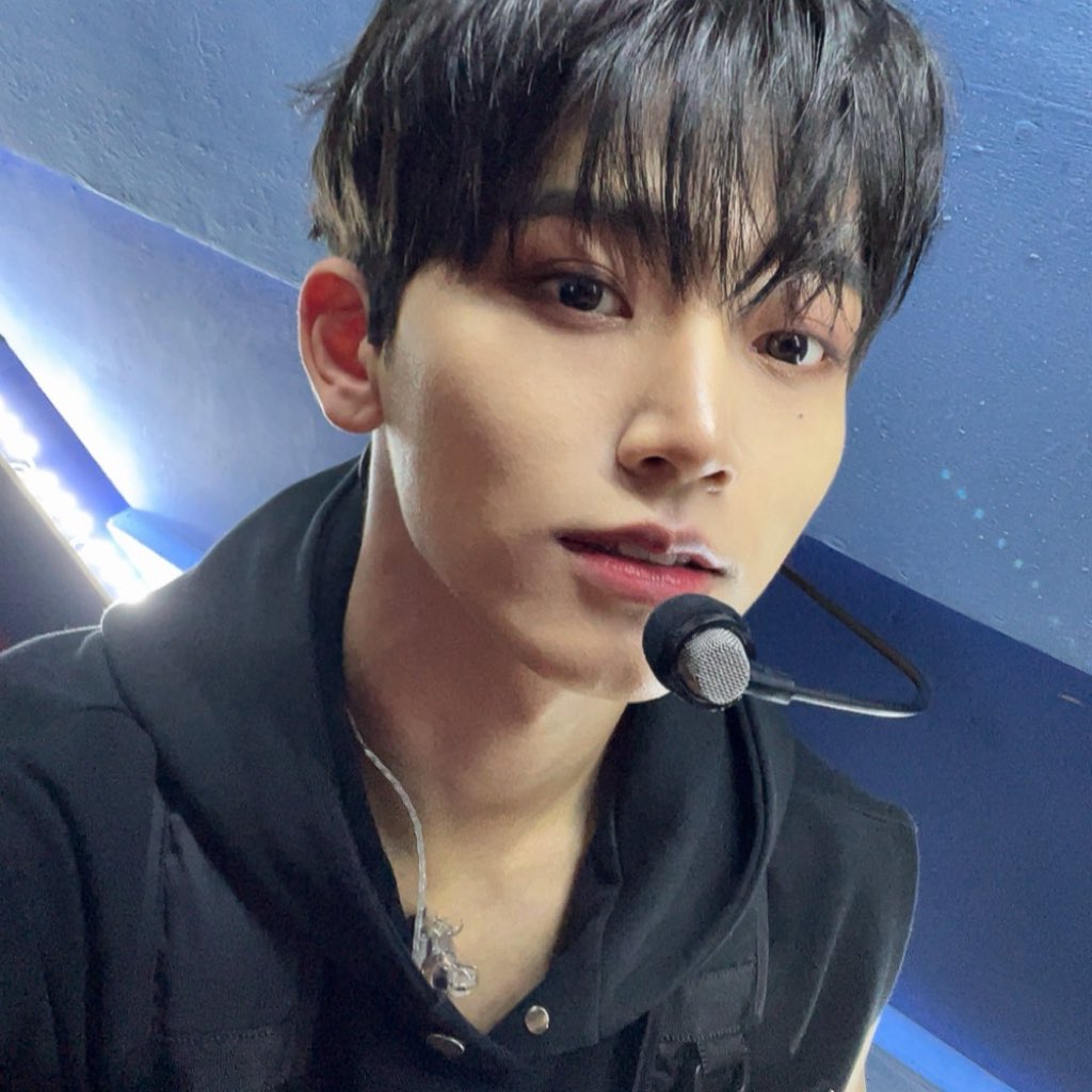 OmegaX_members's tweet photo. [#OX]

️블랙🖤

#OMEGA_X #오메가엑스
#혁 #HYUK https://t.co/JvxR4VgkFN