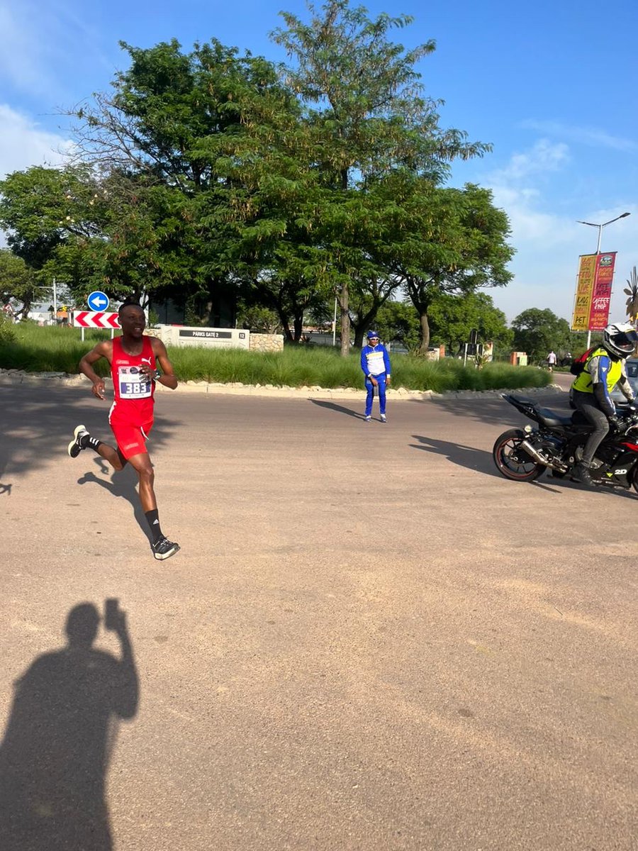 ChillieRunners's tweet image. A huge congrats to our 10km speedy male champs! 🏆👏 
1. Gladwin Mzazi - 00:32:03 
2. Mokaedi Pheko - 00:32:58 
3. Mvelo Mxolisi - 00:33:50 dominated the 10km with impressive times – a true inspiration to all! 🏁⏱️ 

#RaceWinners #ChillieRunners10km