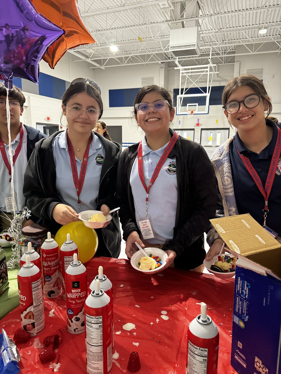 National Kindness Day was full of 💙 @ARCESYISD We collected hundreds of used toys for local shelters and served over 800 🍨 sundaes!!!! IT’S A PROUD DAY TO BE AN EXPLORER 👊 #NationalKindnessDay @cchavez2021 @JMadrid_YISD @YISDCounseling @johnlara_1 @