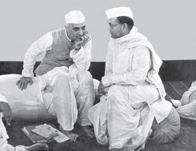 varungandhi80's tweet image. आधुनिक भारत की सामाजिक एवं आर्थिक नींव रखने वाले पंडित जवाहर लाल नेहरू को उनकी जन्म जयंती पर सादर नमन।

राष्ट्रीय आंदोलन की परंपराओं को आगे बढ़ाते हुए लोकतंत्र, समाजवाद और धर्मनिरपेक्षता के संगम से एक सर्वसमावेशी समाज का संदेश देने वाले नेहरू जी सही मायने में ‘राष्ट्रनायक’ हैं।