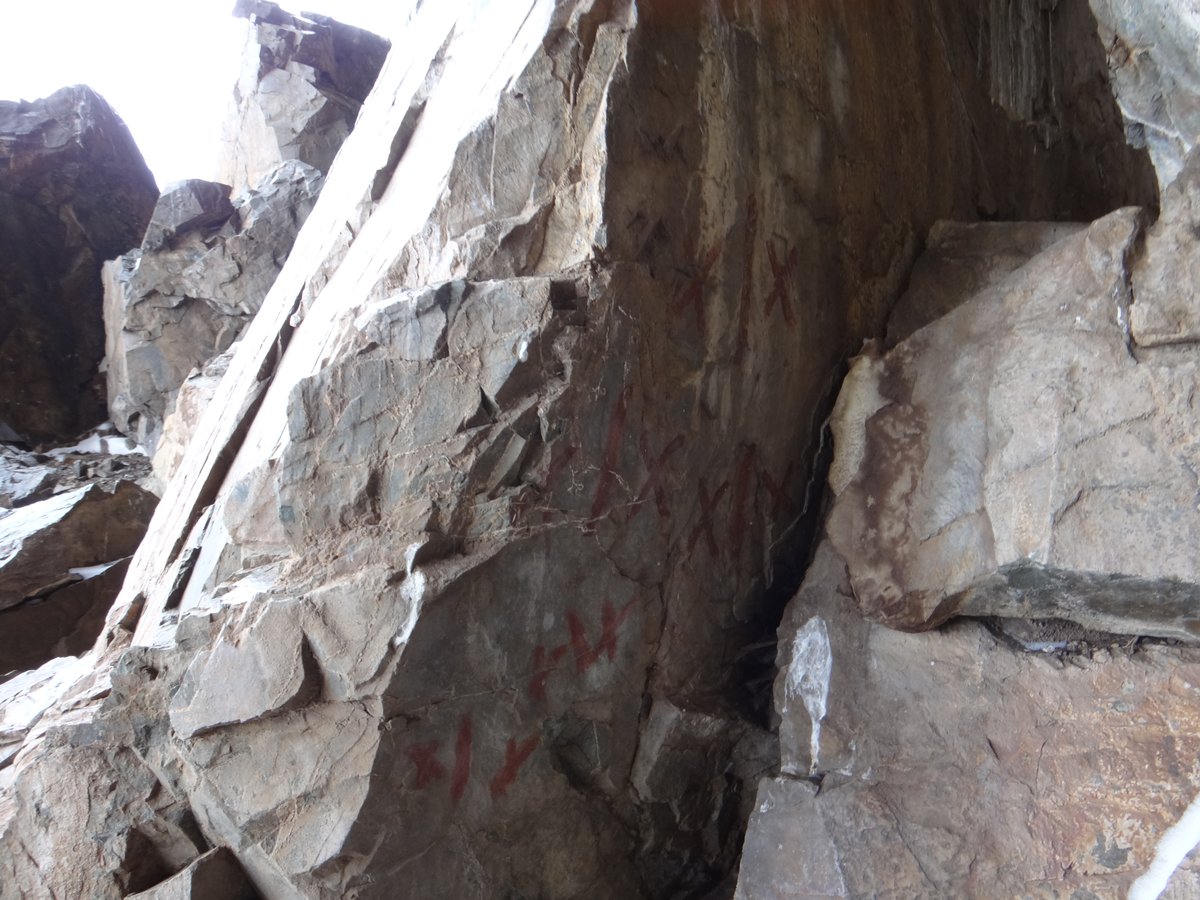 Неолитын зосон зураг.
Баянхонгор,
Баян-Овоо