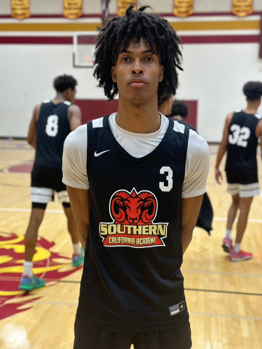 6’8 @NaasCunningham (@SocalAcad) Really impressed me with how hard he plays! Unbelievable skill set and length. Prototypical next level wing. Scored 21 points knocking down five 3’s. Can really shoot it! #HouTipOff