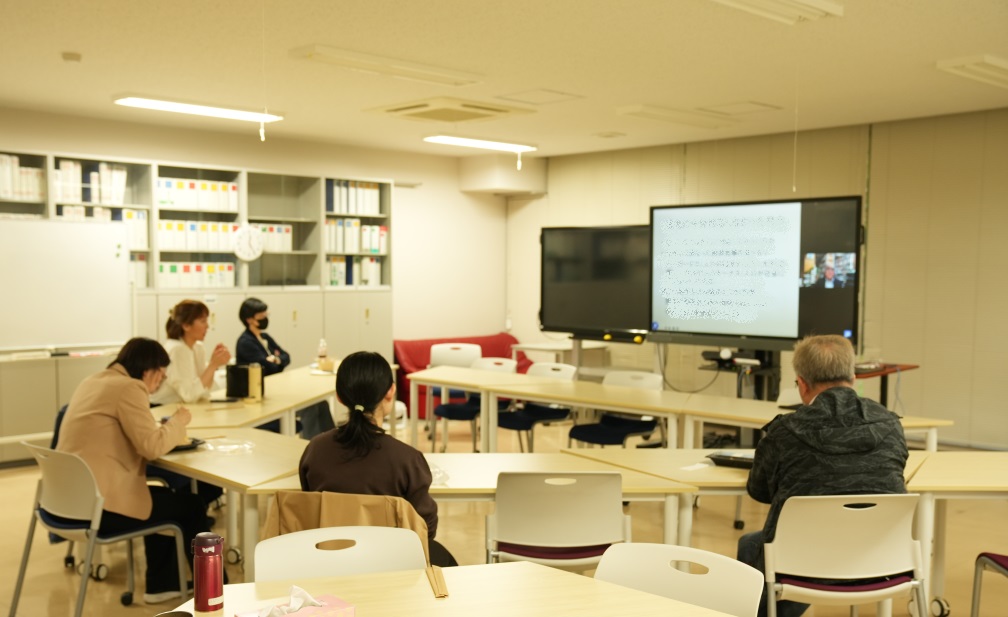 11/10（金）お昼休み時間に外部セミナーを数人で一緒にみました！

今年度数回試行していますが、今回は教員対象回として、お声かけしました。

セミナー視聴後は、感想や情報を共有し合ったりの盛り上がり。

不定期ではありますが、今後も開催します。そして学生対象回も企画中です。