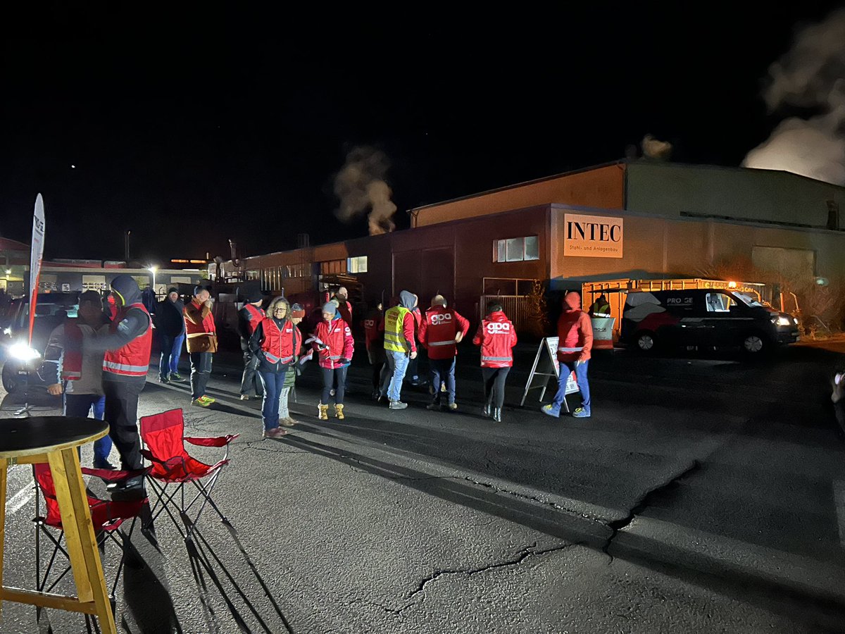 RaunigMichael's tweet image. ‼️ Streik ‼️ Industriepark Arnoldstein Zufahrten gesperrt! #Metaller #Proge @GewerkschaftGPA @oegb_at