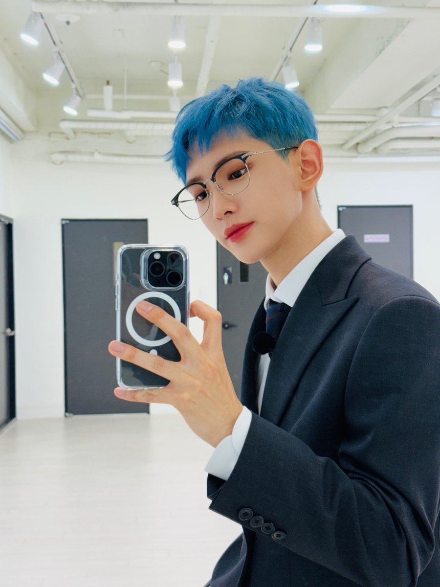 TPST_twt's tweet photo. [#LEW] 오늘도 좋은 하루!🩵

템페스토리 안본사람 보러가기✅
https://t.co/ygE5QS38Ev https://t.co/zIbvkMbCtT